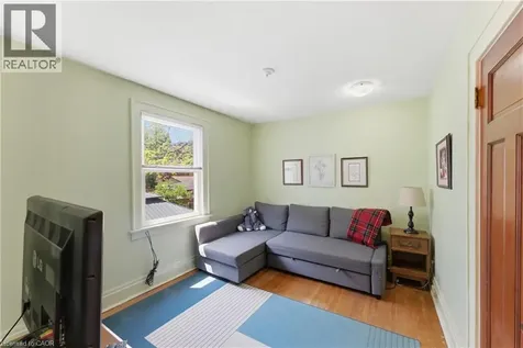 15 Wolseley Avenue St. Catharines ON L2R 4T4
