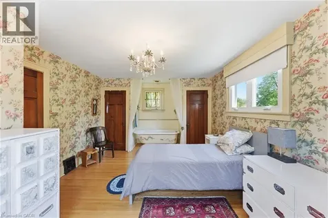 15 Wolseley Avenue St. Catharines ON L2R 4T4