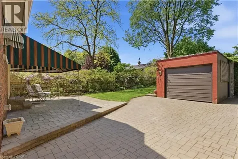 15 Wolseley Avenue St. Catharines ON L2R 4T4