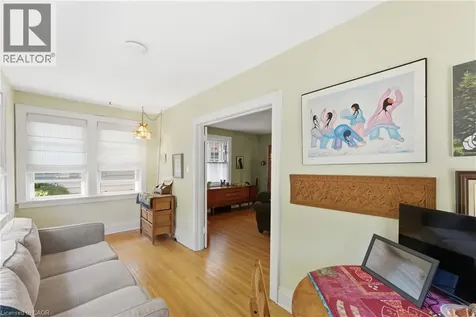 15 Wolseley Avenue St. Catharines ON L2R 4T4