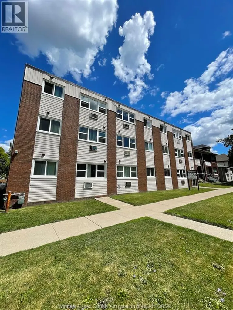 928 Howard Avenue Windsor ON N9A 2S6