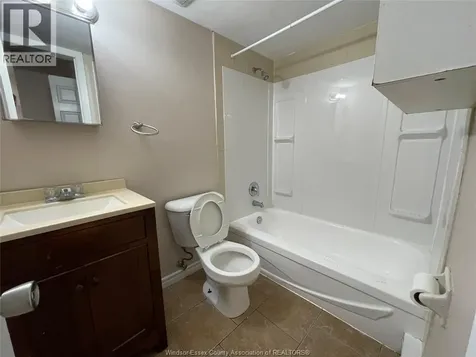 928 Howard Avenue Windsor ON N9A 2S6