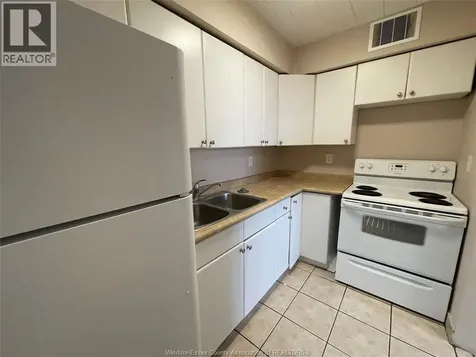 928 Howard Avenue Windsor ON N9A 2S6