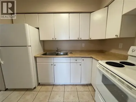 928 Howard Avenue Windsor ON N9A 2S6