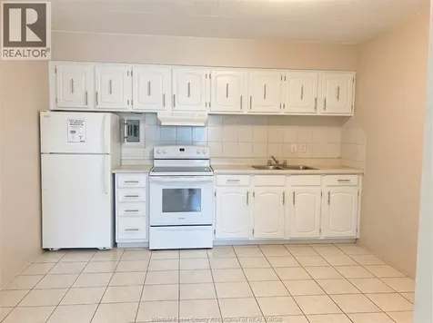 892 Campbell Avenue Windsor ON N9B 2H9