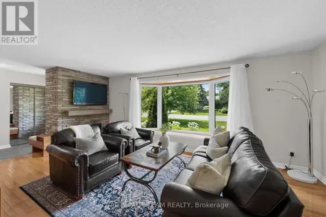 22 Barrhaven Crescent Ottawa ON K2J 1E8