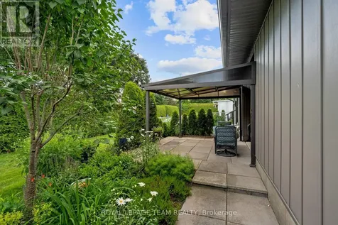 22 Barrhaven Crescent Ottawa ON K2J 1E8