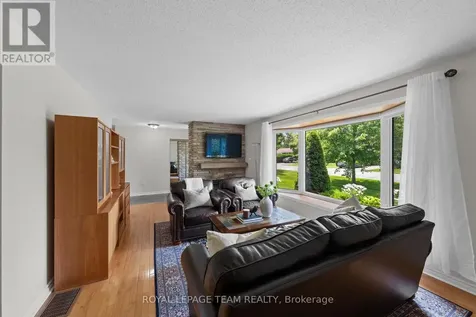 22 Barrhaven Crescent Ottawa ON K2J 1E8