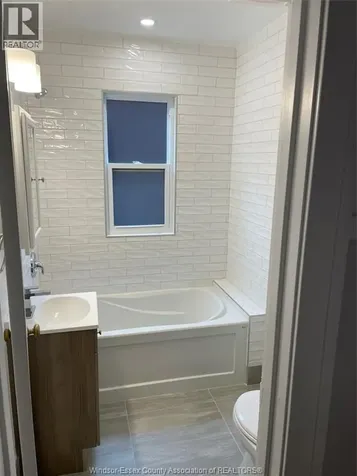 1496/1498 Giles Boulevard East Windsor ON N9A 4H1