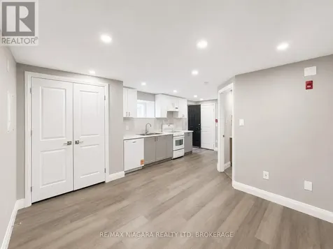 143 Westchester Crescent St. Catharines (e. Chester) ON L2P 2N8