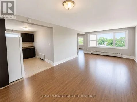 139 Westchester Crescent St. Catharines (e. Chester) ON L2P 2N8