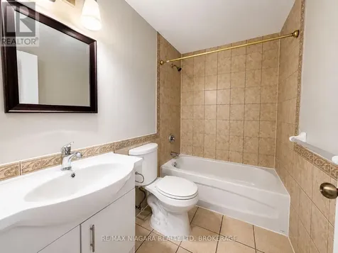 139 Westchester Crescent St. Catharines (e. Chester) ON L2P 2N8