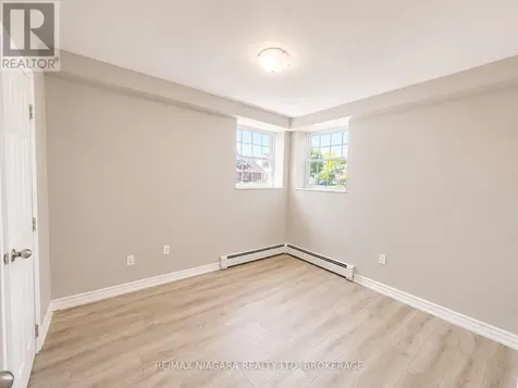143 Westchester Crescent St. Catharines (e. Chester) ON L2P 2P2