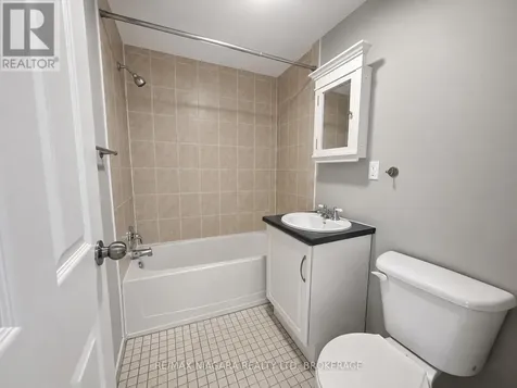 143 Westchester Crescent St. Catharines (e. Chester) ON L2P 2P2