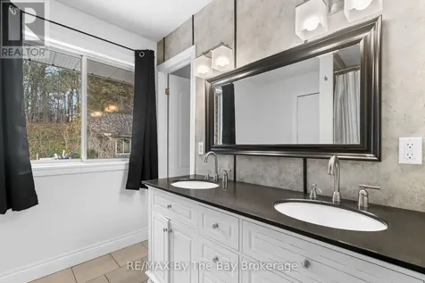 15 Deanna Drive Wasaga Beach ON L9Z 1J5