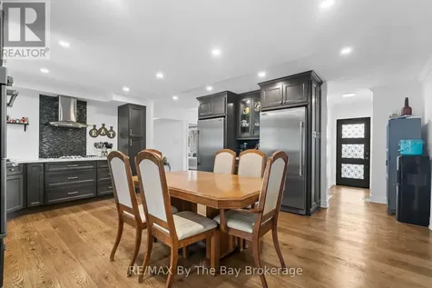 15 Deanna Drive Wasaga Beach ON L9Z 1J5