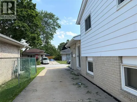 3295 Aurora Windsor ON N8R 1Y9