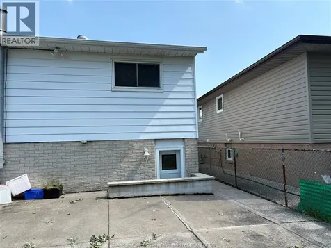 3295 Aurora Windsor ON N8R 1Y9