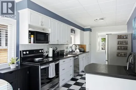 1569 Central Avenue Windsor ON N8Y 2V7