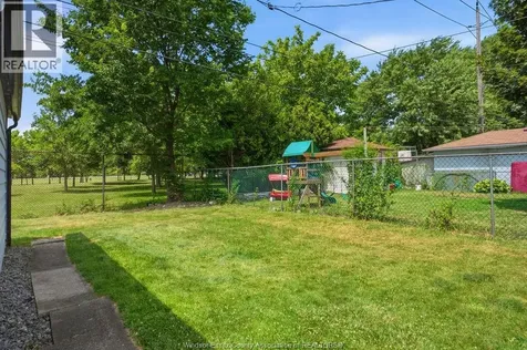 1569 Central Avenue Windsor ON N8Y 2V7