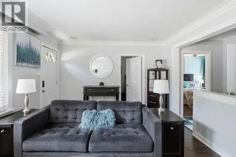 1569 Central Avenue Windsor ON N8Y 2V7
