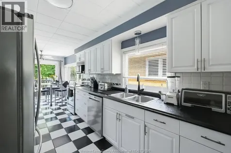 1569 Central Avenue Windsor ON N8Y 2V7
