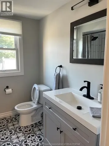 1677 Victoria Avenue Windsor ON N8X 1P6