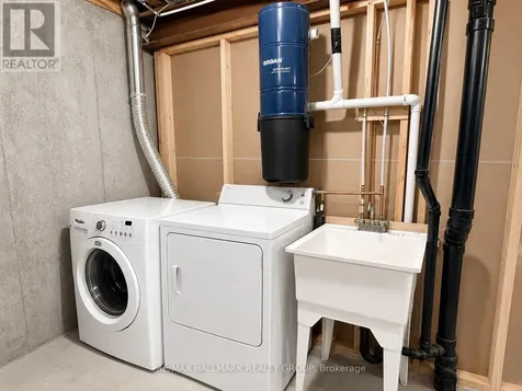 304 Applecross Crescent Ottawa ON K2K 0C4