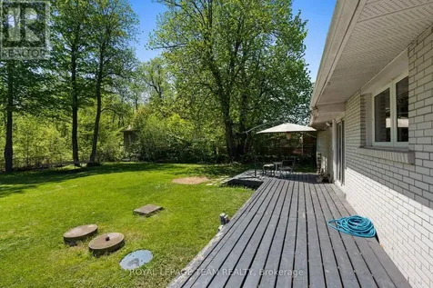 5643 Ficko Crescent Ottawa ON K1X 1H3