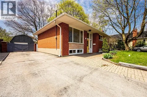 530 Lees Lane Oakville ON L6L 4T4
