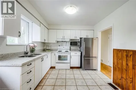 530 Lees Lane Oakville ON L6L 4T4