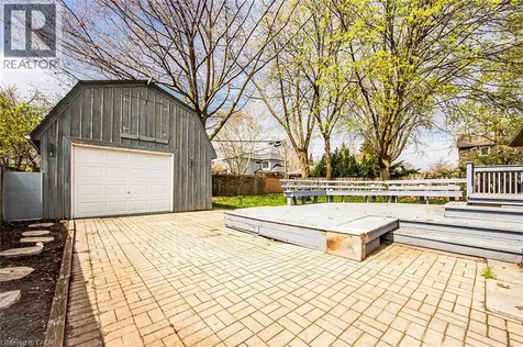 530 Lees Lane Oakville ON L6L 4T4