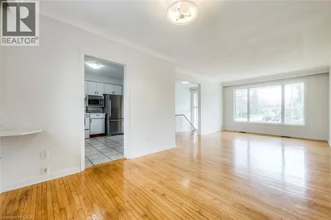 530 Lees Lane Oakville ON L6L 4T4