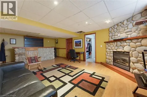 125 Whitlaw Way Paris ON N3L 4C9