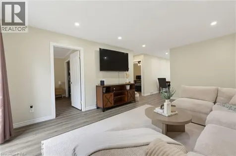 125 Whitlaw Way Paris ON N3L 4C9