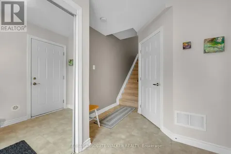 156 Sunshine Crescent Ottawa ON K4A 0V3