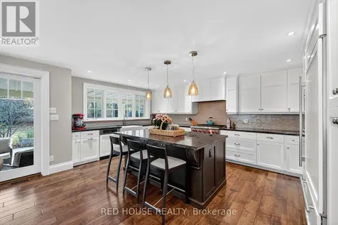 162 Delphi Lane North Blue Mountains ON N0H 1J0