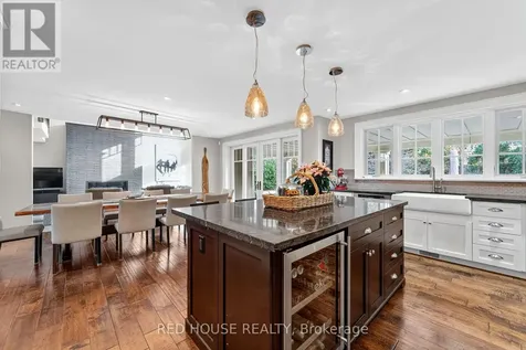 162 Delphi Lane North Blue Mountains ON N0H 1J0