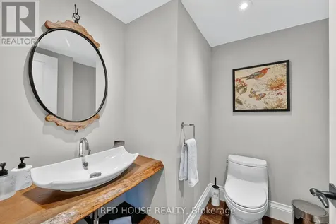 162 Delphi Lane North Blue Mountains ON N0H 1J0