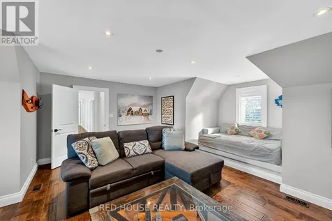 162 Delphi Lane North Blue Mountains ON N0H 1J0