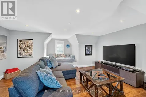 162 Delphi Lane North Blue Mountains ON N0H 1J0