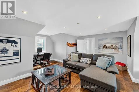 162 Delphi Lane North Blue Mountains ON N0H 1J0