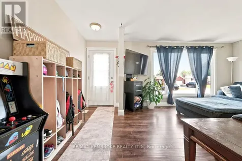 9 James Street Petawawa ON K8H 3B4