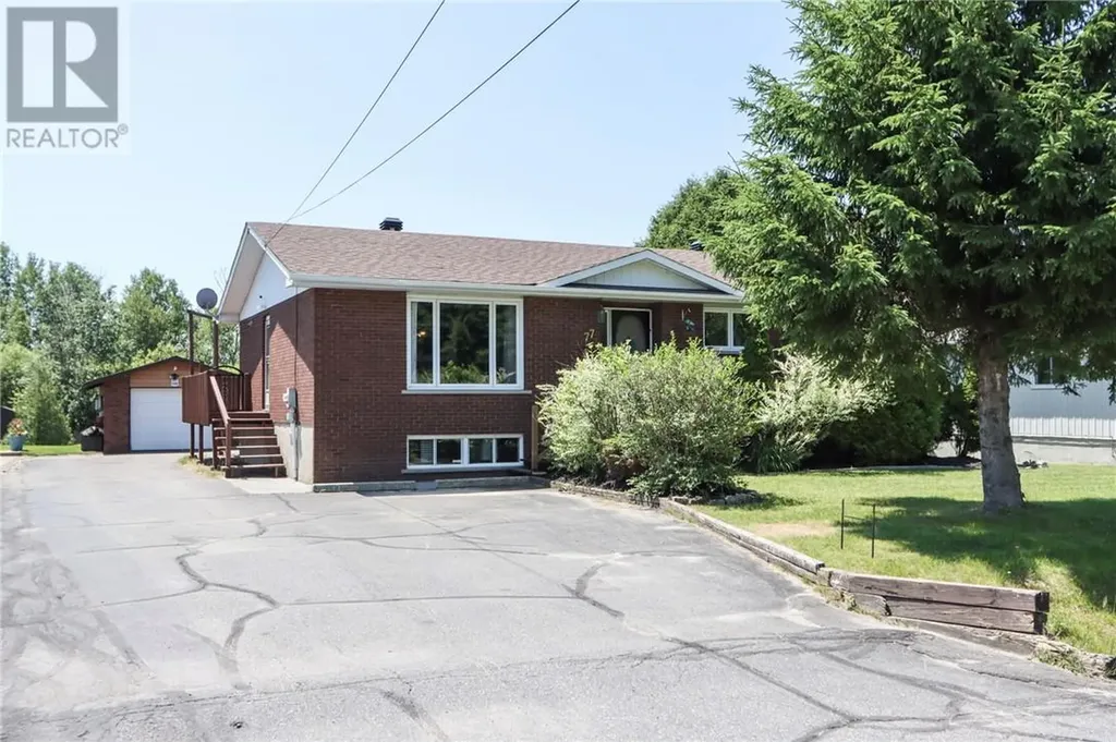 77 Sunderland Road Garson ON P3L 1M8