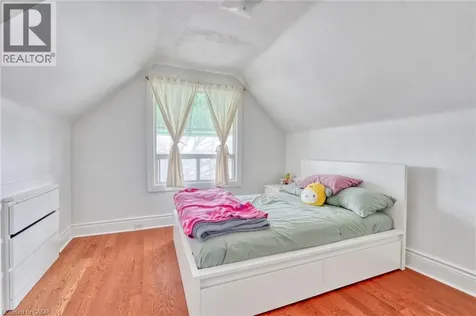 118 Cameron Avenue North Hamilton ON L8H 4Z2