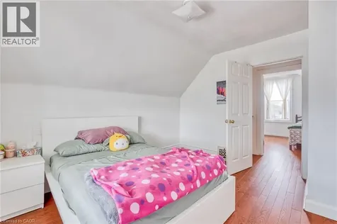 118 Cameron Avenue North Hamilton ON L8H 4Z2