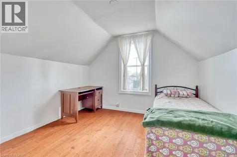 118 Cameron Avenue North Hamilton ON L8H 4Z2