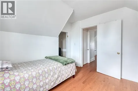 118 Cameron Avenue North Hamilton ON L8H 4Z2