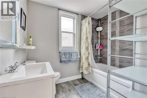 118 Cameron Avenue North Hamilton ON L8H 4Z2