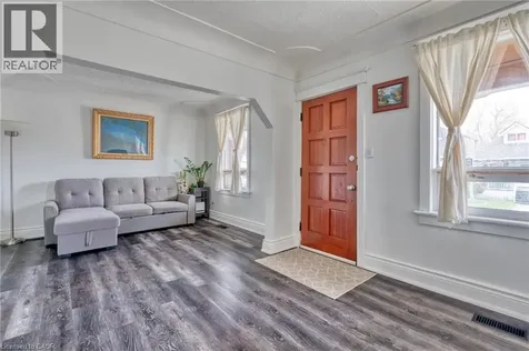 118 Cameron Avenue North Hamilton ON L8H 4Z2